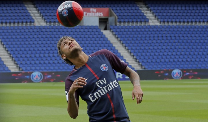 Neymar si na debut v drese PSG musí počkať. Proti Amiens nenastúpi